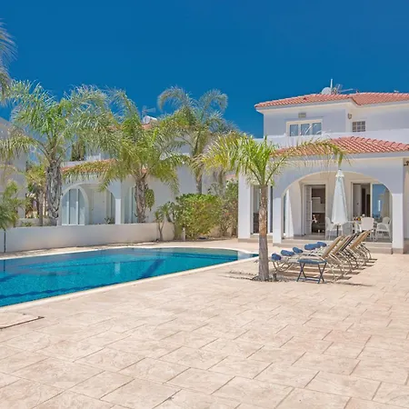 Tatil Evi Fantastische Ferienvilla Mit Grossem Garten Aya Napa